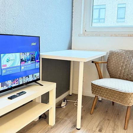Apartments Im Herzen Von Neumuenster Innenstadt & Hbf Fusslaeufig, Mit Privatparkplatz Екстериор снимка